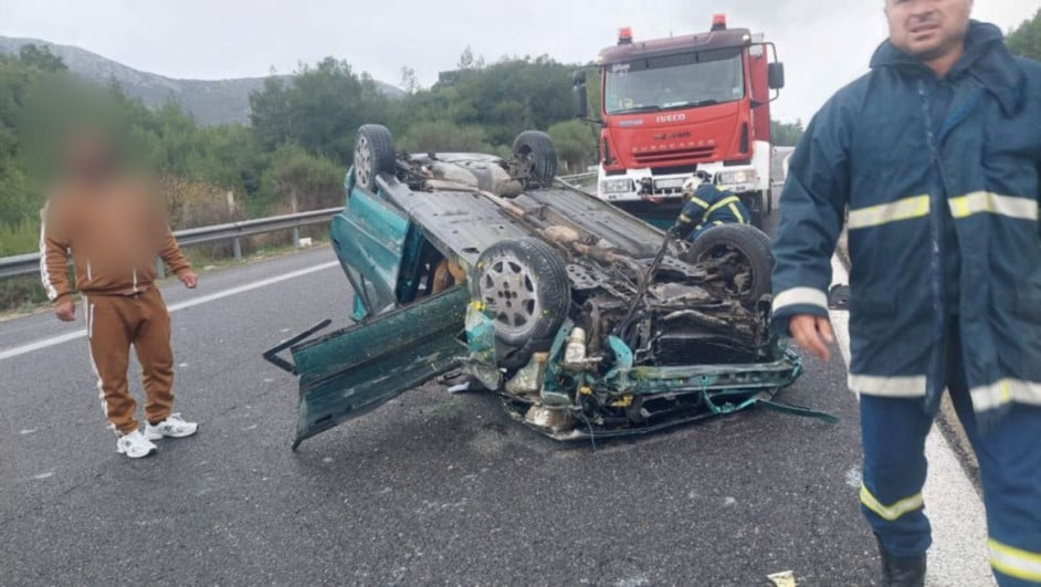 Σοβαρό τροχαίο στην Ε.Ο Κορίνθου – Τριπόλεως: Επιχείρηση απεγκλωβισμού από την Πυροσβεστική (ΦΩΤΟ)