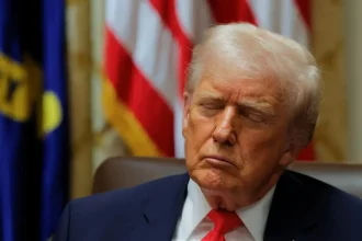 Ο Ντόναλντ Τραμπ «αποκοιμήθηκε» στο υπουργικό συμβούλιο – Τα μάτια του έκλεισαν πολλές φορές