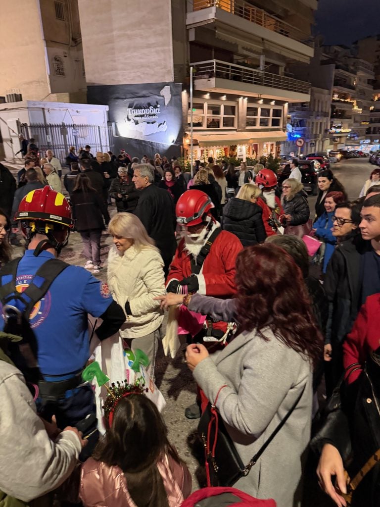 Το νοσοκομείο Μεταξά φωταγωγήθηκε – Ένα μήνυμα φροντίδας, ελπίδας και προοπτικής