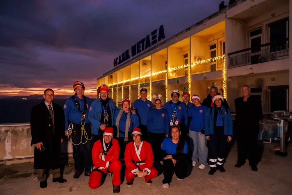 Το νοσοκομείο Μεταξά φωταγωγήθηκε – Ένα μήνυμα φροντίδας, ελπίδας και προοπτικής