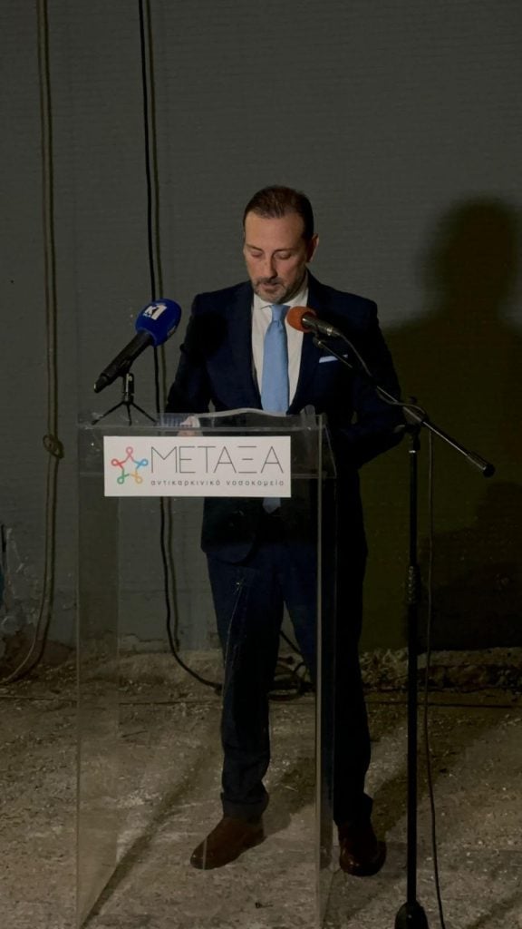 Το νοσοκομείο Μεταξά φωταγωγήθηκε – Ένα μήνυμα φροντίδας, ελπίδας και προοπτικής