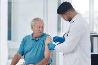 Τι πιστεύουν οι Έλληνες για τα εμβόλια του κορωνοϊού; Μελέτη σε 4 νοσοκομεία αποκαλύπτει