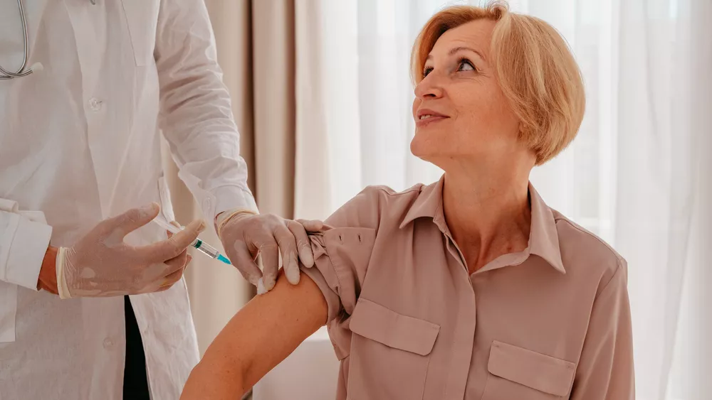 Το εμβόλιο που προστατεύει από την άνοια – Μειώνει κατά 20% τον κίνδυνο σε μια επταετία