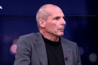 Βαρουφάκης για Τσίπρα: Έκανε οντισιόν στο Παλλάς και από κάτω ήταν ο ίδιος διαλυμένος θίασος