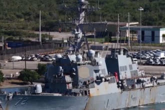 Ντόναλντ Τραμπ: Συγκεντρώνει στρατό στην Καραϊβική και σφίγγει τον κλοιό γύρω από τον Μαδούρο