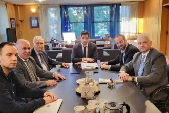 Φαρμάκης: «Κομβικός ο εκσυγχρονισμός του Οδοντωτού, σύντομα θα έχουμε καλά νέα» - Συνάντηση με Κυρανάκη