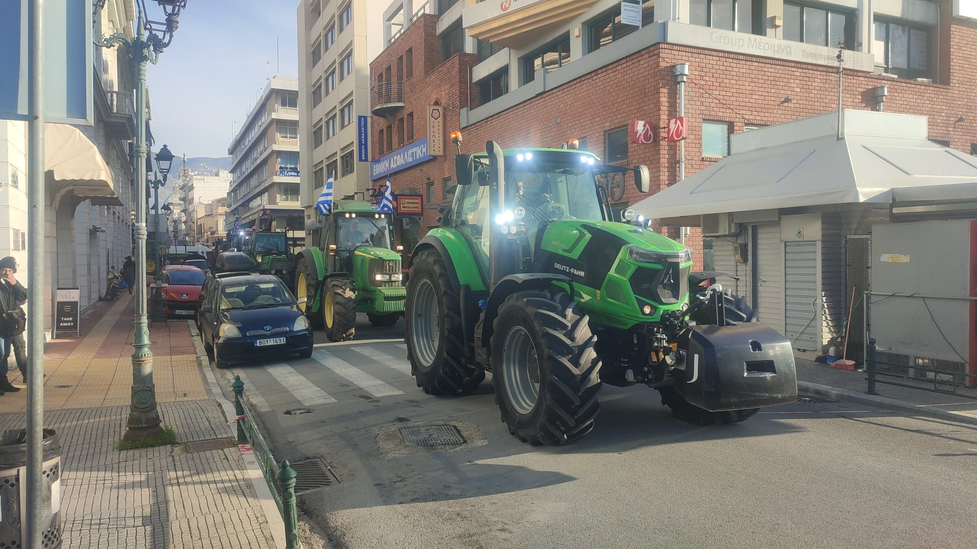 Βόλος: Αποχωρούν τα τρακτέρ από το λιμάνι