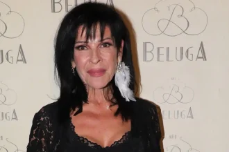 Σοφία Βόσσου για ηλικιακό ρατσισμό: Να κοιτάνε τον εαυτό τους στον καθρέφτη και να φτύνονται, να ντρέπονται