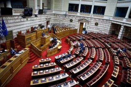 ΟΠΕΚΕΠΕ: «Πέρασε» με 159 «ναι» από τη Βουλή η ένταξη του στην ΑΑΔΕ