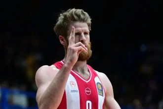 Ο Τόμας Γουόκαπ μοίρασε 16 ασίστ στο Περιστέρι - Ολυμπιακός και έγραψε ιστορία - Τον αποθέωσε ο Μπαρτζώκας