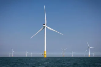 ΗΠΑ: Αναστέλλονται οι άδειες κατασκευής πέντε θαλάσσιων αιολικών πάρκων γιατί συνιστούν «απειλή για την εθνική ασφάλεια»