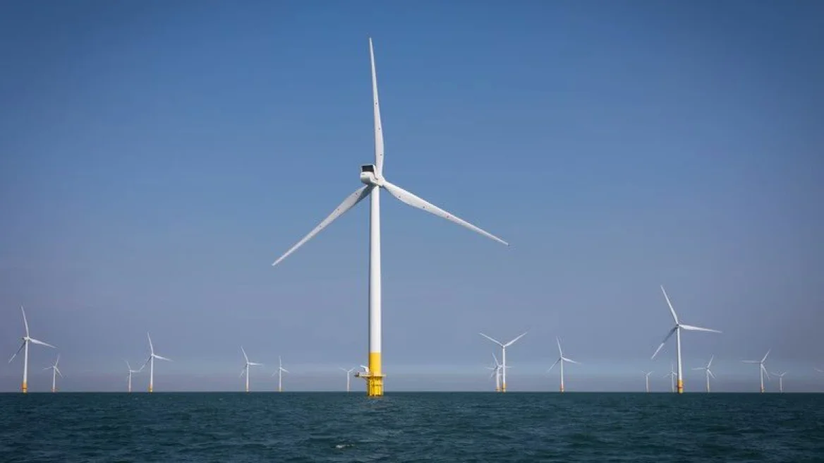 ΗΠΑ: Αναστέλλονται οι άδειες κατασκευής πέντε θαλάσσιων αιολικών πάρκων γιατί συνιστούν «απειλή για την εθνική ασφάλεια»