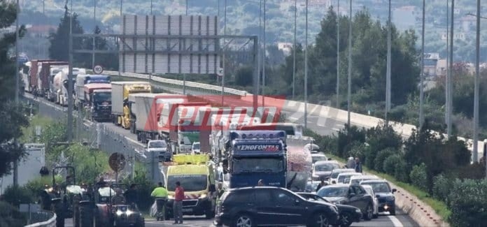 ΣΥΝΕΧΗΣ ΕΝΗΜΕΡΩΣΗ: Μπήκαν στην Πάτρα οι αγρότες με τρακτέρ - Έκλεισαν την Περιμετρική, έβγαλαν με τα χέρια περιπολικό από το δρόμο (ΦΩΤΟ & ΒΙΝΤΕΟ)