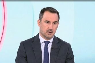 Aλ. Χαρίτσης για Τσίπρα: Είδα μια προσπάθεια να εμφανιστεί «πέρα και πάνω» από την υπάρχουσα πολιτική Αριστερά