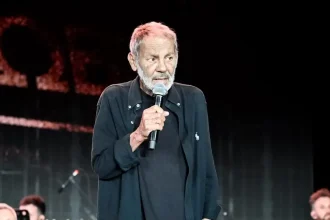 Ο Σταύρος Ξαρχάκος στηρίζει τον Γιώργο Χατζιδάκι: Αγνόησαν προκλητικά την βούληση του γιου του Μάνου, είναι θέμα ηθικής