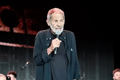 Ο Σταύρος Ξαρχάκος στηρίζει τον Γιώργο Χατζιδάκι: Αγνόησαν προκλητικά την βούληση του γιου του Μάνου, είναι θέμα ηθικής