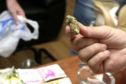 Λευκάδα: Τι λέει το Λιμενικό για το θάνατο του 50χρονου που κατάπιε ναρκωτικά και πνίγηκε για να αποφύγει τον έλεγχο - Στην Πάτρα η σορός του