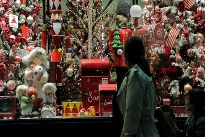 Αντίστροφη μέτρηση για τα Χριστούγεννα: Ανοιχτά σήμερα τα καταστήματα στην Πάτρα - Το εορταστικό ωράριο των ημερών