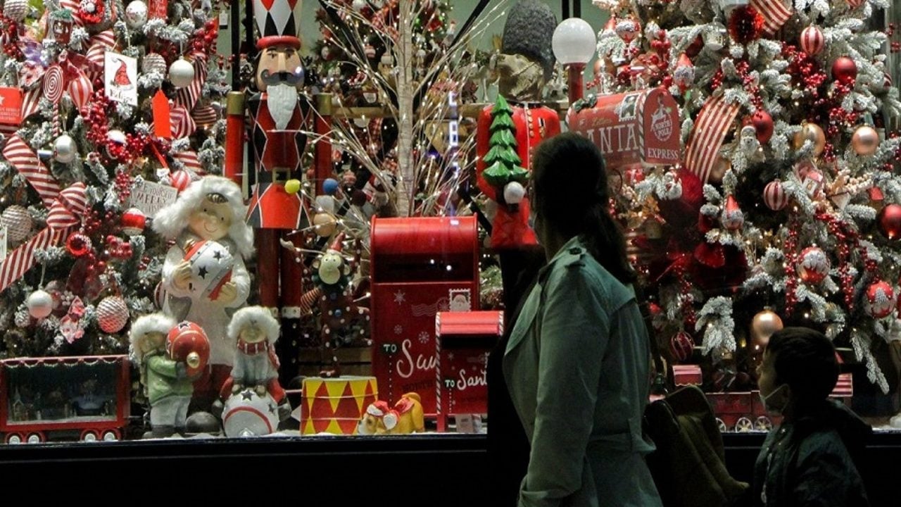 Αντίστροφη μέτρηση για τα Χριστούγεννα: Ανοιχτά σήμερα τα καταστήματα στην Πάτρα - Το εορταστικό ωράριο των ημερών