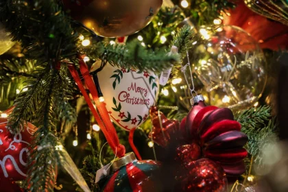 Πότε ξεκινά το εορταστικό ωράριο των Χριστουγέννων, ποιες Κυριακές θα είναι ανοιχτά τα καταστήματα