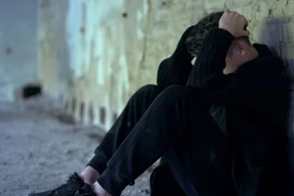 55χρονη κατηγορείται ότι βίαζε τον γιο της οικιακής βοηθού της - Τον κακοποιούσε σεξουαλικά από όταν ήταν 9 ετών