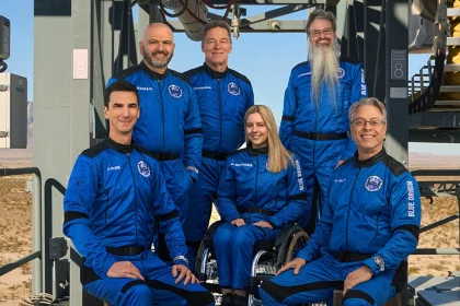 Ο πρώτος άνθρωπος σε αναπηρικό αμαξίδιο ταξίδεψε στο διάστημα, δείτε βίντεο και φωτογραφίες