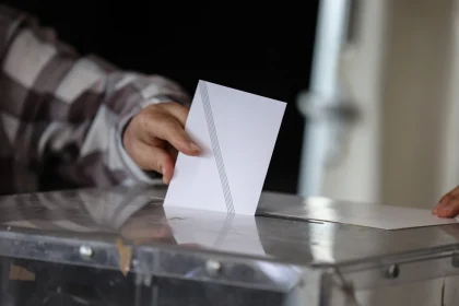 Pulse: Στο 29% η ΝΔ στην εκτίμηση ψήφου, μειώθηκαν στο 11% από 14% εκείνοι που βλέπουν θετικά ένα κόμμα Τσίπρα