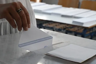 Δημοσκόπηση MRB: Πρώτη η ΝΔ με υπερδιπλάσια διαφορά από το ΠΑΣΟΚ