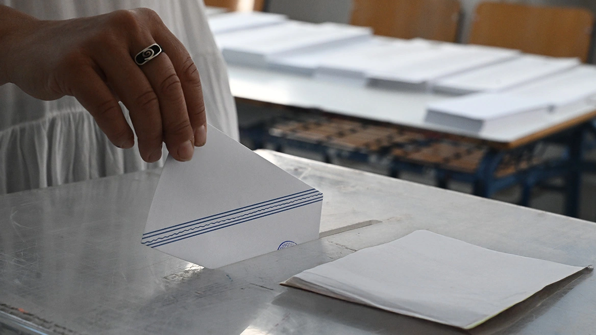 Δημοσκόπηση MRB: Πρώτη η ΝΔ με υπερδιπλάσια διαφορά από το ΠΑΣΟΚ