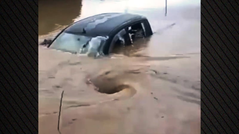 Συγκλονιστικές εικόνες, η ΕΜΑΚ διέσωσε οικογένεια από πλημμυρισμένο δρόμο στη Λακωνία - Προβλήματα από την κακοκαιρία Byron και στη Ζάκυνθο (ΒΙΝΤΕΟ)