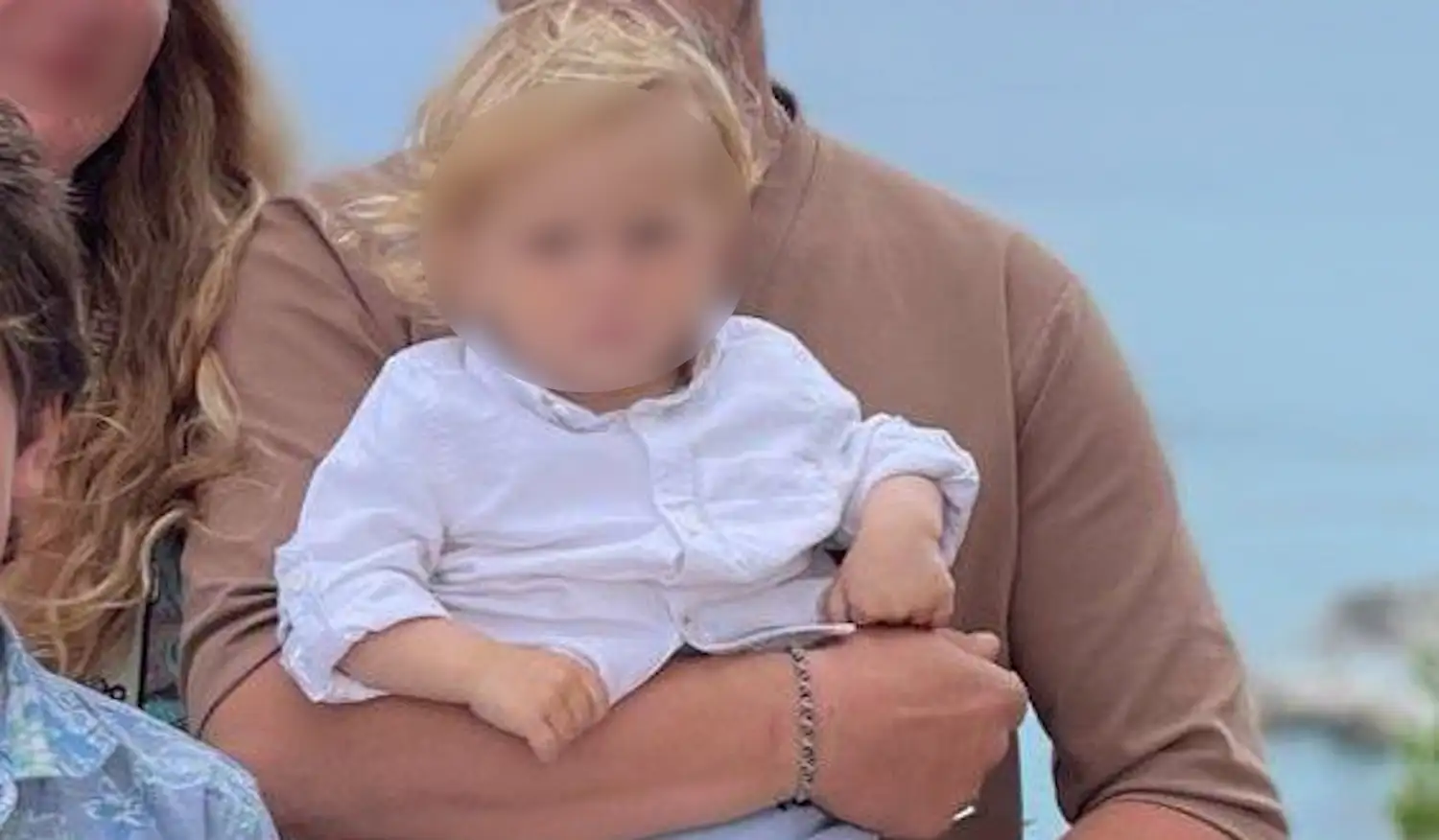 Ζάκυνθος: «Τον άφησα 30 δευτερόλεπτα από τα μάτια μου», λέει ο πατέρας του 2χρονου – «20 σκυλιά είχε η οικογένεια του» - Πώς έγινε η τραγωδία με το πίτμπουλ που κατασπάραξε το παιδί - ΦΩΤΟ