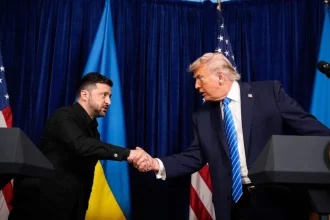 Πρόοδος αλλά χωρίς λύση στο εδαφικό στη συνάντηση Τραμπ - Ζελένσκι στη Φλόριντα: "Αγκάθι" παραμένει το Ντονμπάς