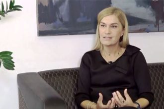 Σέβη Βολουδάκη: Η υφ. Μετανάστευσης και Ασύλου σε μία συνέντευξη εφ’ όλης της ύλης στο «Buongiorno»