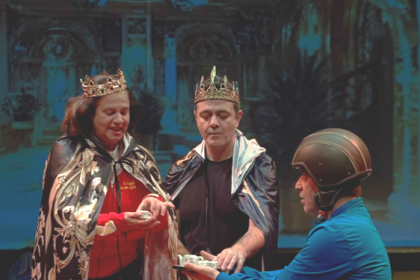 Επίκεντρο+: Τελευταία παράσταση για την Χριστουγεννιάτικη ιστορία «Η καλοσύνη του κόσμου» του Κώστα Νταλιάνη σε σκηνοθεσία Ιωάννη Αναστασόπουλου