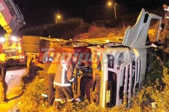 Τραγωδία σε παράδρομο της Ιόνιας Οδού - Νεκρός οδηγός φορτηγού μετά από ανατροπή (ΦΩΤΟ)