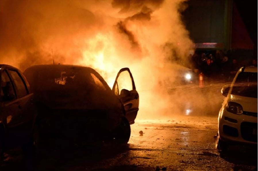 Πάτρα: "Φούντωσε" ΙΧ τα ξημερώματα - Κι άλλος εμπρησμός(;)