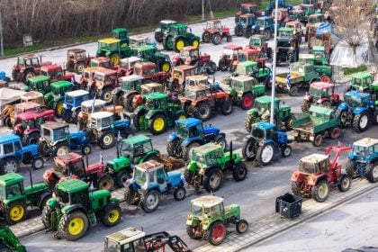 To plan Β της κυβέρνησης εάν συνεχίσουν οι αγρότες τα μπλόκα: Σενάριο για πρόστιμα στους οδηγούς τρακτέρ