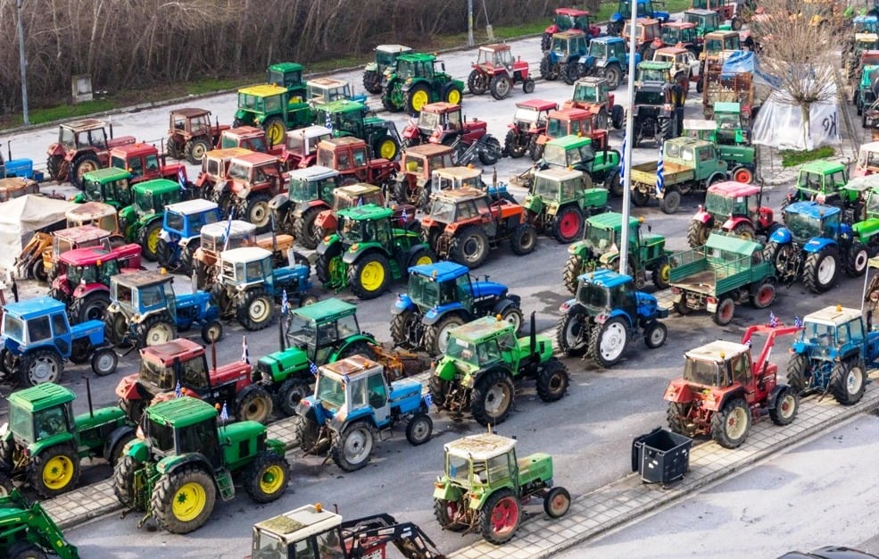 To plan Β της κυβέρνησης εάν συνεχίσουν οι αγρότες τα μπλόκα: Σενάριο για πρόστιμα στους οδηγούς τρακτέρ
