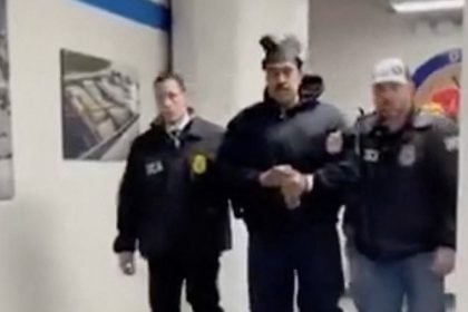 Στη Νέα Υόρκη ο Μαδούρο: Μεταφέρθηκε στο Μητροπολιτικό Κέντρο Κράτησης αργά τη νύχτα– ΦΩΤΟ-ΒΙΝΤΕΟ