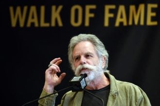 Έφυγε από τη ζωή o Mπομπ Γουίρ, «o εκκεντρικός» κιθαρίστας των Grateful Dead