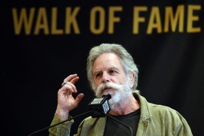 Έφυγε από τη ζωή o Mπομπ Γουίρ, «o εκκεντρικός» κιθαρίστας των Grateful Dead