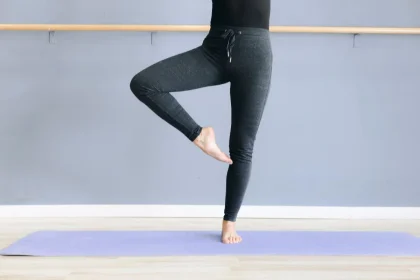 Τα εκπληκτικά οφέλη που έχει για το σώμα και το μυαλό η ισορροπία στο ένα πόδι