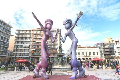 Δεσπόζει στην πλατεία Γεωργίου Α΄ η γιγάντια καρναβαλική σύνθεση της Καρναβαλικής Ακαδημίας και της ΚΕΔΗΠ - Καρναβάλι Πάτρας