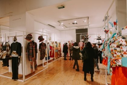 Από την Πέμπτη η τοποθέτηση των καρναβαλικών στολών στην Αγορά Αργύρη