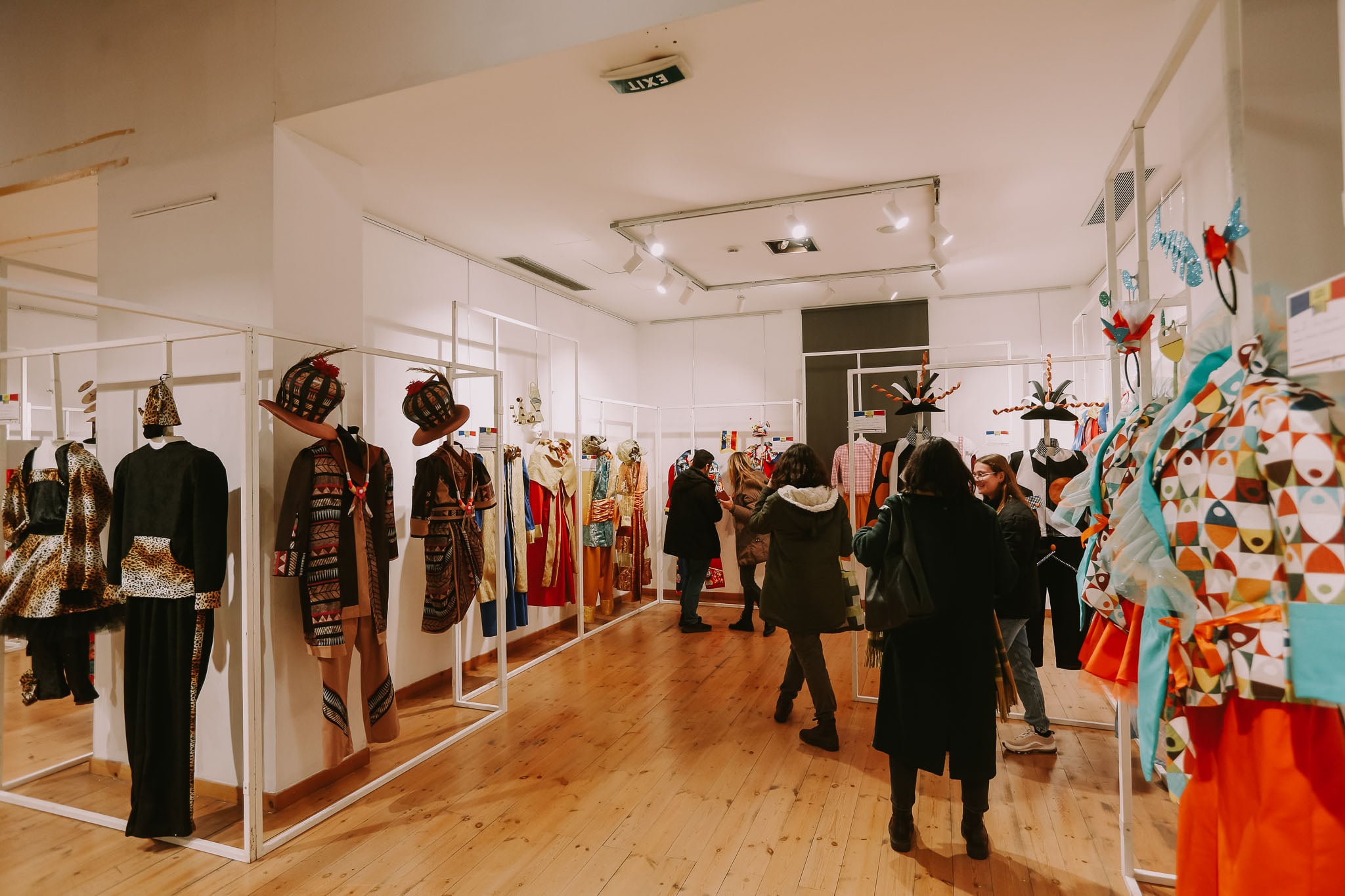 Από την Πέμπτη η τοποθέτηση των καρναβαλικών στολών στην Αγορά Αργύρη