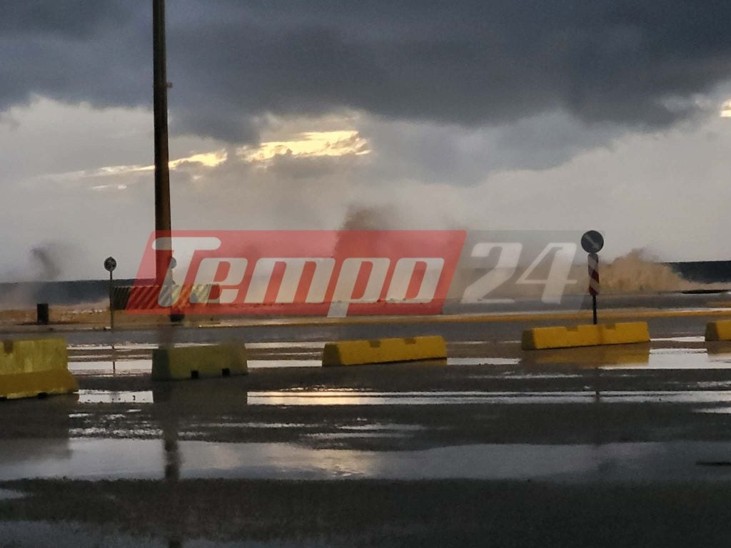 Κακοκαιρία στην Πάτρα: Απόκοσμες εικόνες στην παραλιακή του Ρίου - Η θάλασσα "μπήκε" στα σπίτια - Πλημμύρα στην Πλαζ ΦΩΤΟ
