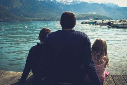 «Ενεργοί Μπαμπάδες»: Ζητούν κατάργηση της διάταξης για συνεπιμέλεια με επιστολή στον πρωθυπουργό