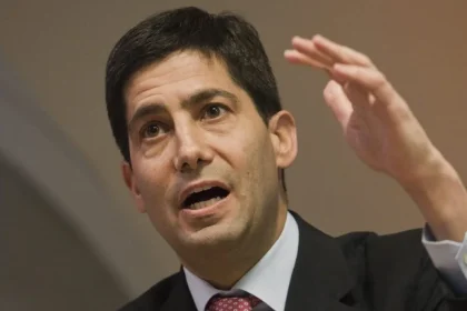 Πέφτει κατακόρυφα η τιμή σε χρυσό και ασήμι, μετά την επιλογή του Γουόρς για την ηγεσία της Fed