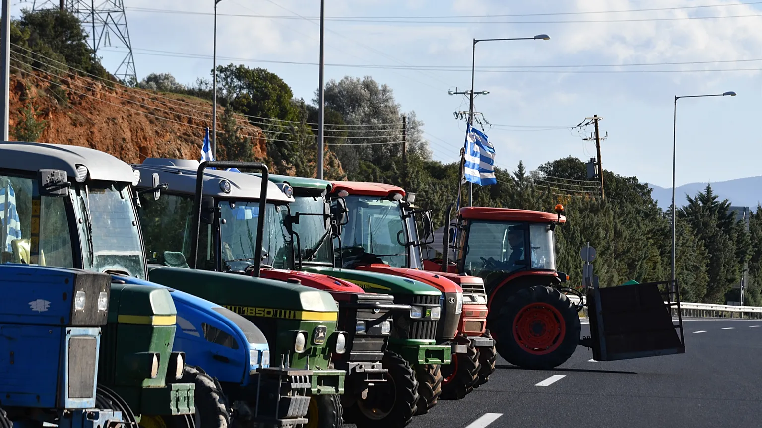 Αγρότες: Στον «αέρα» η συνάντηση με τον πρωθυπουργό – Το απόγευμα αποφασίζει το μπλόκο της Νίκαιας