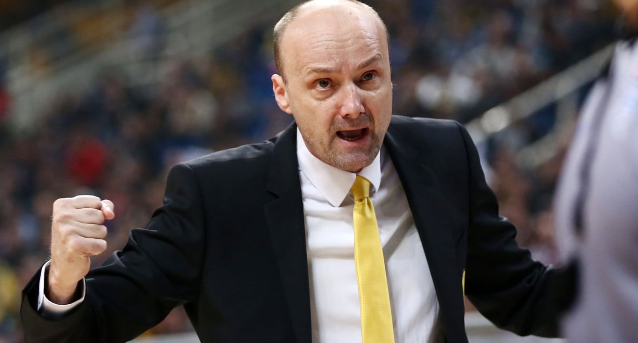 Εκτός εαυτού ο Γιούρι Ζντοβτς: Αποβλήθηκε στο πρώτο δεκάλεπτο του ΠΑΟΚ – Παναθηναϊκός